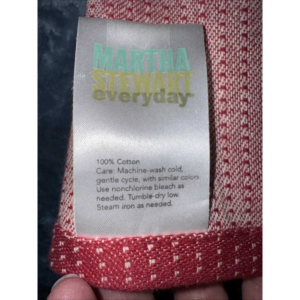 Vintage Martha Stewart Everyday Floral Red/white‎ Tablecloth69x52in
